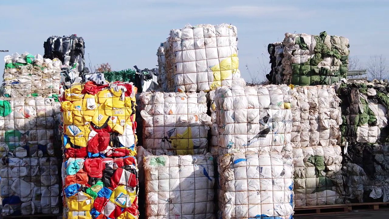 Que deviennent les bidons et autres plastiques collectés ?