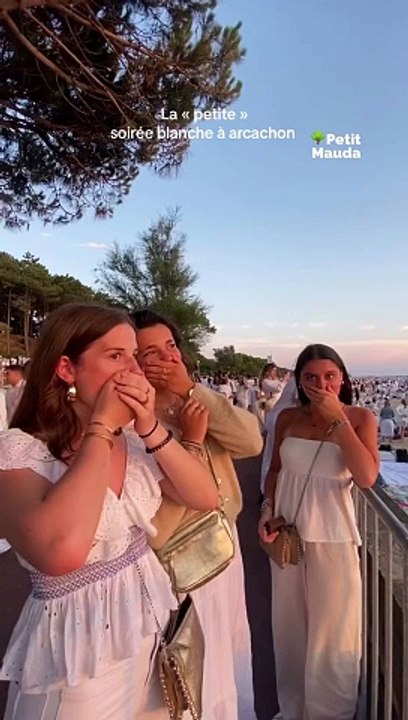 Tout savoir sur cette soirée ✨  La Soirée Blanche d'Arcachon est un événement festif et convivial qui se tient sur la Plage Pereire à Arcachon, en France. En 2024, l'événement avait lieu le vendredi 5 juillet à partir de 19 heures.  Voici quelques dét