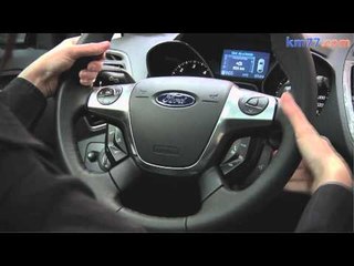 Ford C-MAX 2011. Mandos del volante y sistema de reconocimiento de voz para hacer una llamada