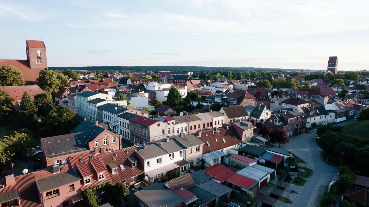 Dann gehste eben nach Parchim - Von der Leidenschaft des jungen Theaters Trailer DF