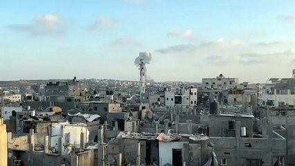 تصاعد أعمدة الدخان فوق حي الشجاعية في غزة
