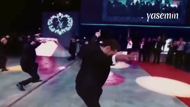 Hakan Çalhanoğlu'nun düğününde zeybek oynadığı görüntüler yeniden gündem oldu!
