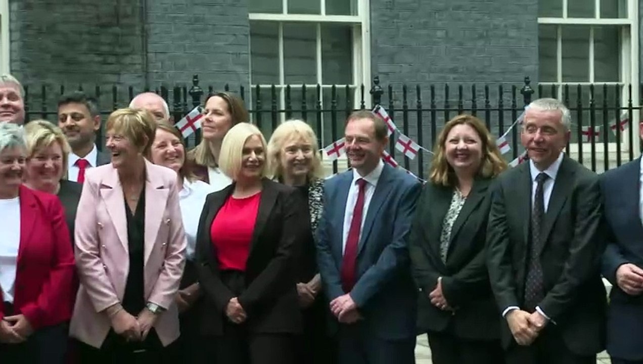 Scottish Labour MPs pose for photo with PM outside No 10 - video ...