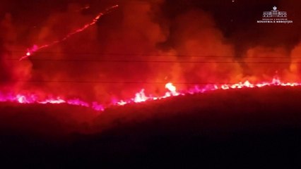 قرى في جنوب ألبانيا تكافح حرائق الغابات