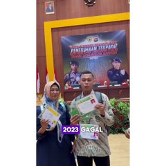 Bangga! Setelah 10 Kali Gagal, Pria Ini Akhirnya Lulus Menjadi Polisi