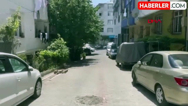 Seyyar satıcının el freni unutmasıyla kamyonet tehlikeli bir şekilde yokuş aşağı kaydı
