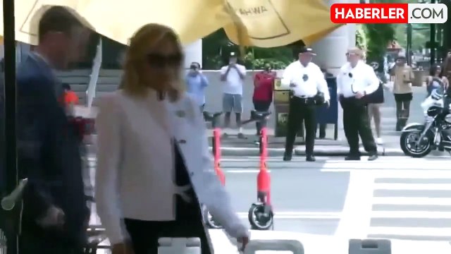 Jill Biden, kendisine kocası Biden'ın çekilmesi çağrısında bulunan Demokrat vekiller hakkında soru soran gazetecileri azarladı