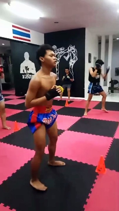 Latihan muaythai