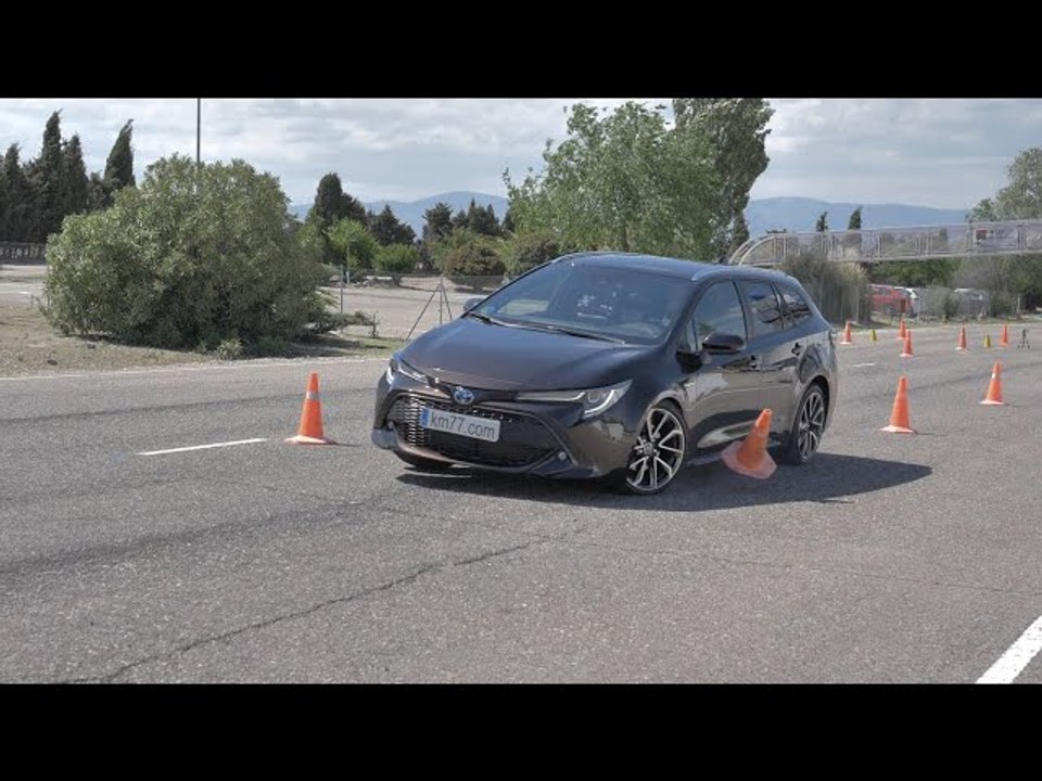 Toyota Corolla Touring Sports 2019 - Maniobra de esquiva (moose test) y eslalon | km77.com