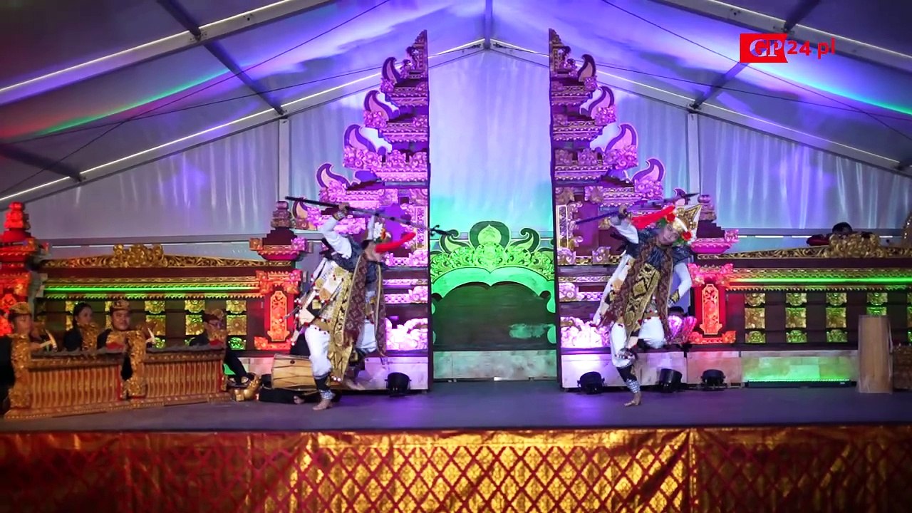 Indonezyjskie show w Dolinie Charlotty