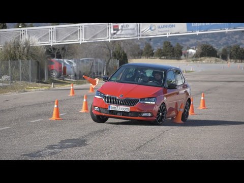 Škoda Fabia 2019 - Maniobra de esquiva (moose test) y eslalon | km77.com