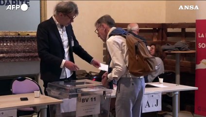 Aperte le urne in Francia per un ballottaggio ad alta tensione