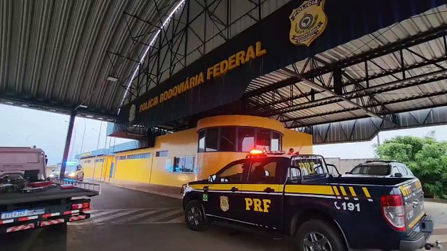 PRF apreende 2,656 toneladas de maconha que eram transportadas em carreta
