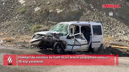 Minibüs ile hafif ticari aracın çarpışması sonucu 15 kişi yaralandı