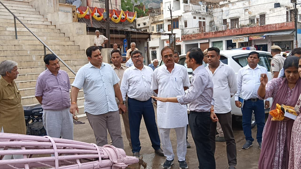 जगन्नाथ रथयात्रा के लिए बाहर आए रथ... कलक्टर-एसपी ने किया निरीक्षण