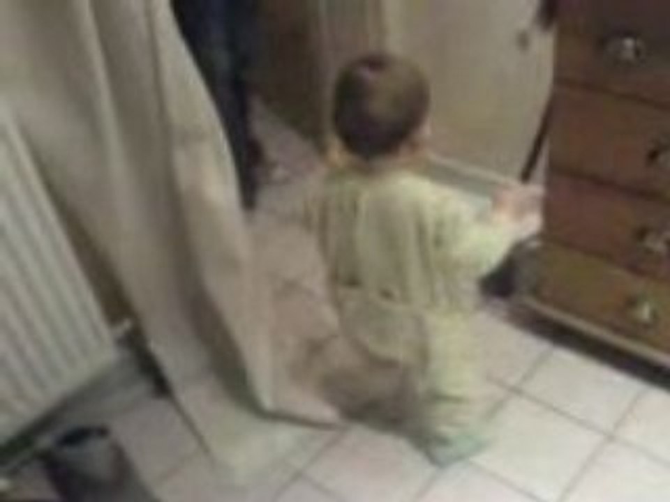 Gabin marche pour de vrai 2