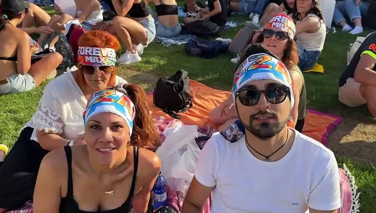 Messina, in centinaia sotto il palco in attesa del concerto di Max Pezzali: ecco le loro voci