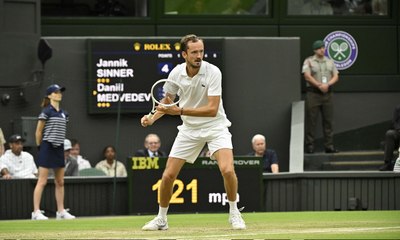 ميدفيديف يُقصي سينر