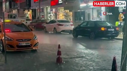 Elazığ'da sağanak etkili oldu, yollar göle döndü