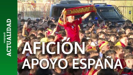 Multitud de aficionados siguen la semifinal de la Eurocopa en Madrid
