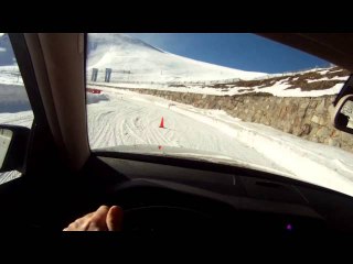 Mercedes-Benz Experiencia 4MATIC Cursos de conducción sobre nieve y hielo. Ejercicio6