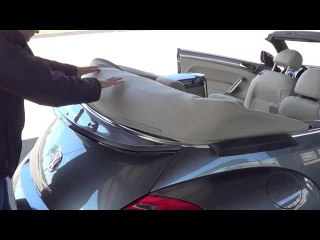 Volkswagen Beetle Cabrio. Modelo 2013. Proceso para poner el cubre capota