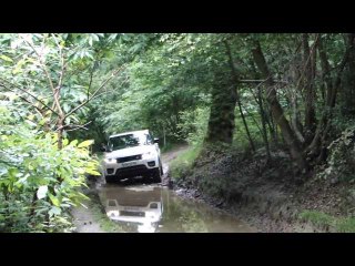 Land Rover Range Rover Sport. Modelo 2013. Escenas en campo