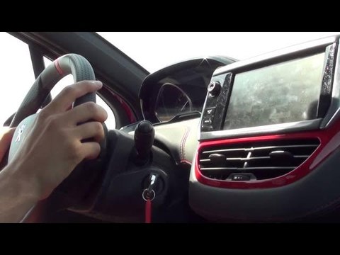 Peugeot 208 GTi. Modelo 2013. Sonido dentro del habitáculo y del escape