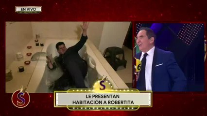 Lalo Elizondo se cae a la bañera en pleno programa