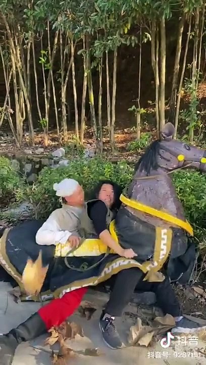 Funny moment Scenes _ Laugh Videos Behind the scenes Chinese movie _ Wrong scenes laugh 100%