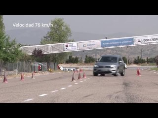 Volkswagen Tiguan 2016. Maniobra de esquiva (moose test) y eslalon | km77.com