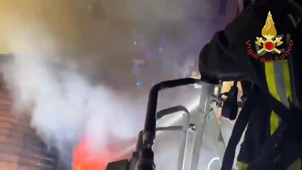 Milano, incendio nella notte nel quartiere Sarpi