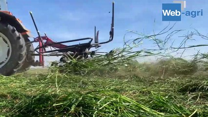 De la fauche à l'enrubannage, direction la Picardie pour un chantier d'herbe