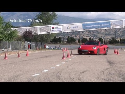Porsche 718 Boxster S 2016. Maniobra de esquiva (moose test) y eslalon | km77.com