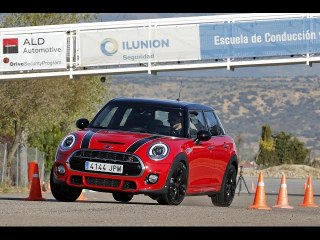 MINI Cooper S 5 Puertas 2015 - Maniobra de esquiva (moose test) y eslalon | km77.com