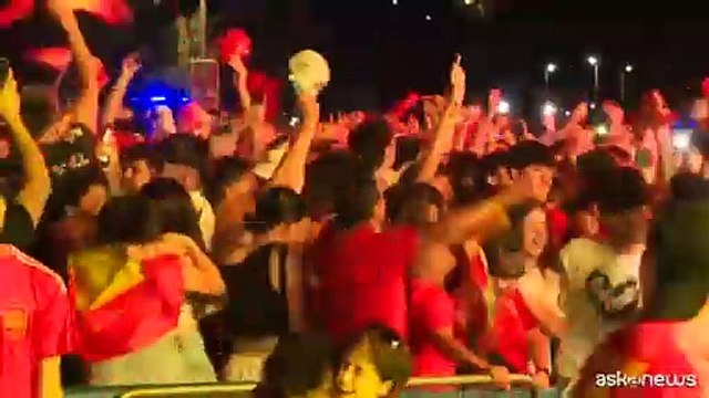 Calcio, Spagna-Francia 2-1, la festa a Madrid dopo la vittoria