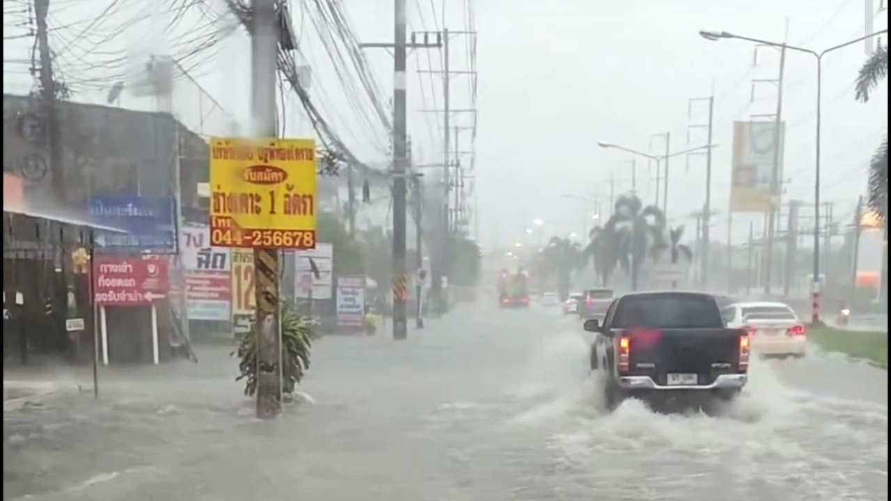 เปิดคลิป นาทีฝนถล่มโคราชนานกว่า 1 ชั่วโมง น้ำท่...