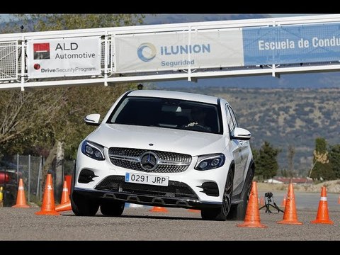 Mercedes-Benz GLC Coupé 2016 - Maniobra de esquiva (moose test) y eslalon | km77.com