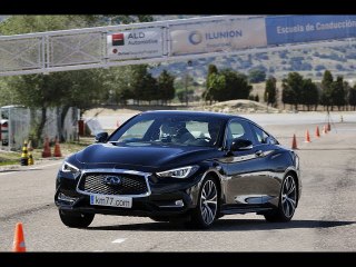 Infiniti Q60 2017 - Maniobra de esquiva (moose test) y eslalon | km77.com