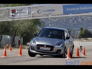Suzuki Swift 2017 - Maniobra de esquiva (moose test) y eslalon | km77.com
