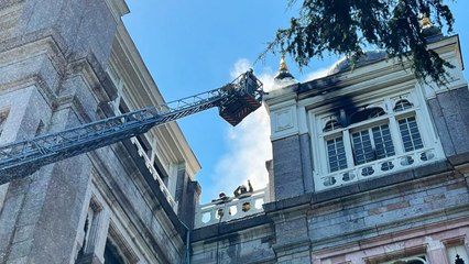 Üsküdar'daki Sağlık Bilimleri Üniversitesi'nde yangın: Kubbe çöktü