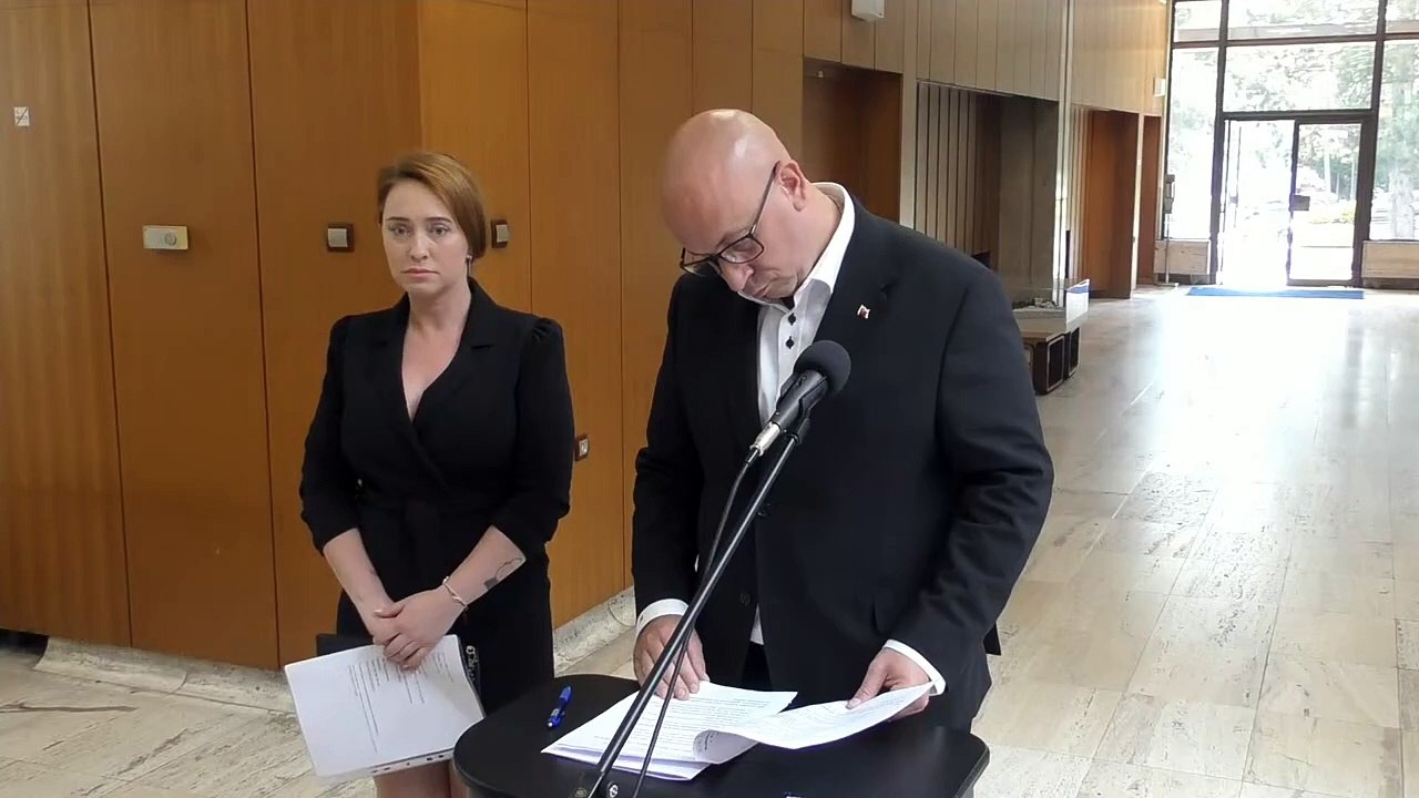 ZÁZNAM: Vláda: Za strategické investície boli určené viaceré výstavby ciest a diaľnic