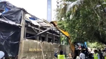 BMW Crash In Mumbai: बार के अवैध हिस्से पर चला बुलडोजर, बीएमसी की बड़ी कार्रवाई