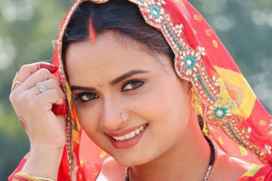 Viral Video: फेमस भोजपुरी एक्ट्रेस नीलम गिरी का ‘टेम्पू बलम’ वीडियो वायरल