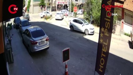 Isparta’da araçlar birbirine girdi, ortalık savaş alanına döndü 3 yaralı