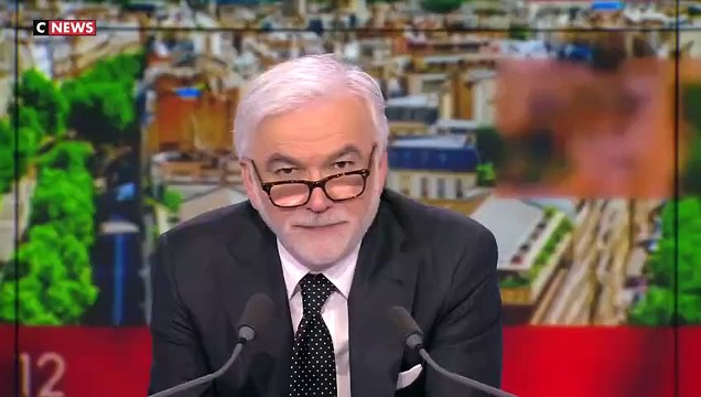 Marine Le Pen : Emmanuel Macron est en train de trouver les arguments pour justifier dassumer le comportement de ceux quil a fait lire ceux du Nouveau Front populaire qui ont quasiment des attitudes factieuses