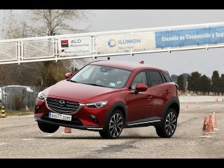 Mazda CX-3 2018 - Maniobra de esquiva (moose test) y eslalon | km77.com