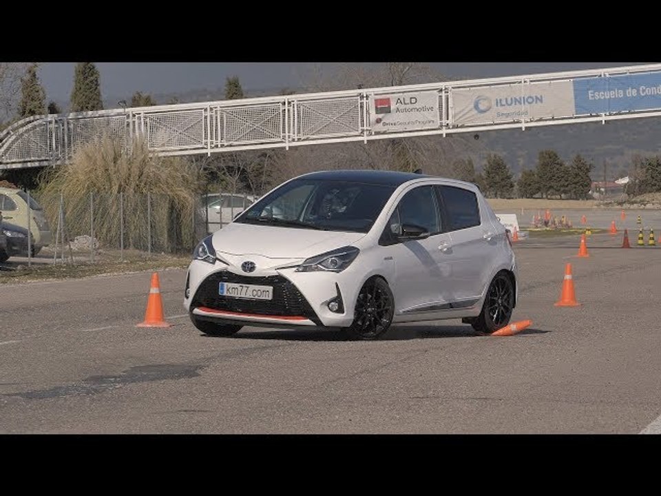 Toyota Yaris 100H GR-SPORT 2019 - Maniobra de esquiva (moose test) y eslalon | km77.com
