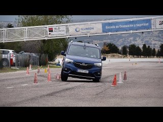 Opel Combo 2018 - Maniobra de esquiva (moose test) y eslalon | km77.com