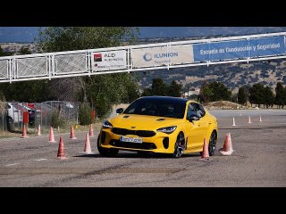KIA Stinger 2018 - Maniobra de esquiva (moose test) y eslalon | km77.com
